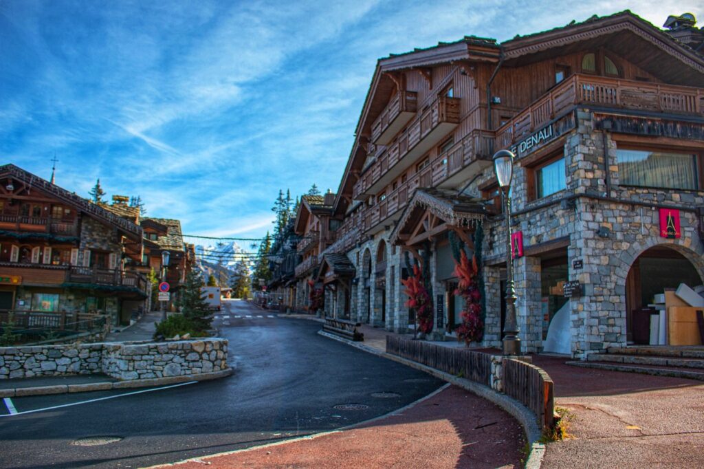 Luxury chalets and street in Courchevel, French Alps ski resort, main destination for GVAtoALPS transfers.